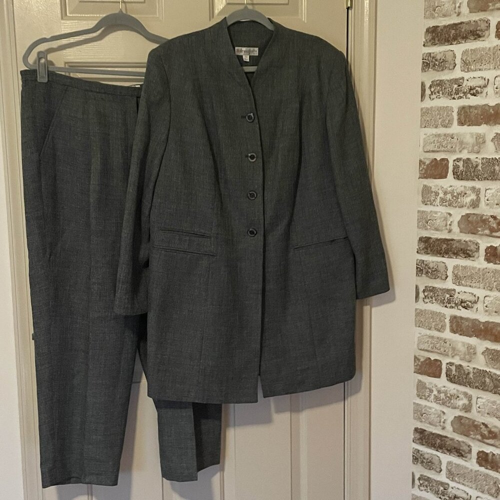 Dressbarn Women's Business Suit – Size 16W